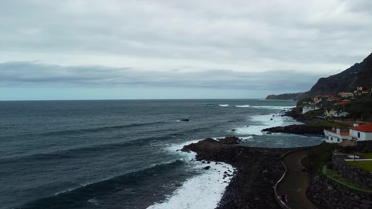 从无人机上看海浪视频素材