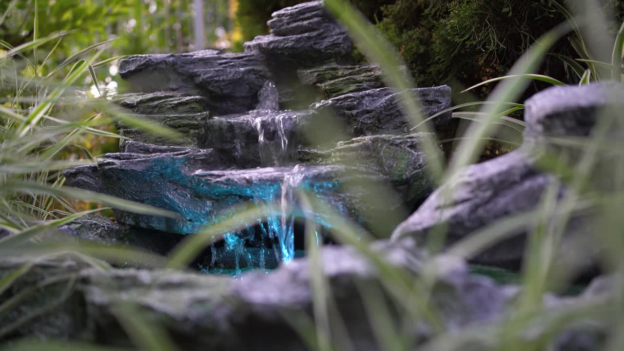 水级联。温泉静物与喷泉。背景音乐沉思和放松。视频素材