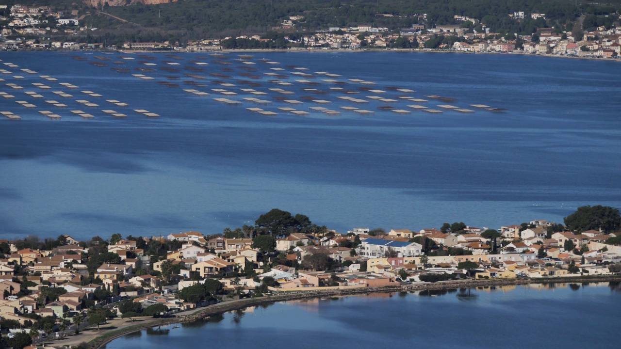 Sète, Hérault department,Occitanie, France. The etang de Thau. In the background is the oyster farming of Bouzigues.视频素材