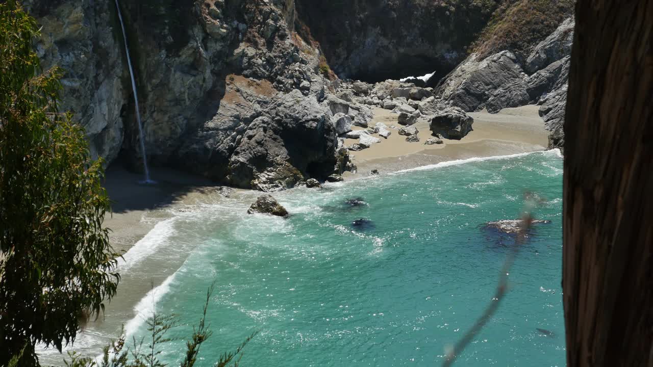 大苏尔麦克威瀑布特写多莉沿着太平洋海岸加利福尼亚视频素材