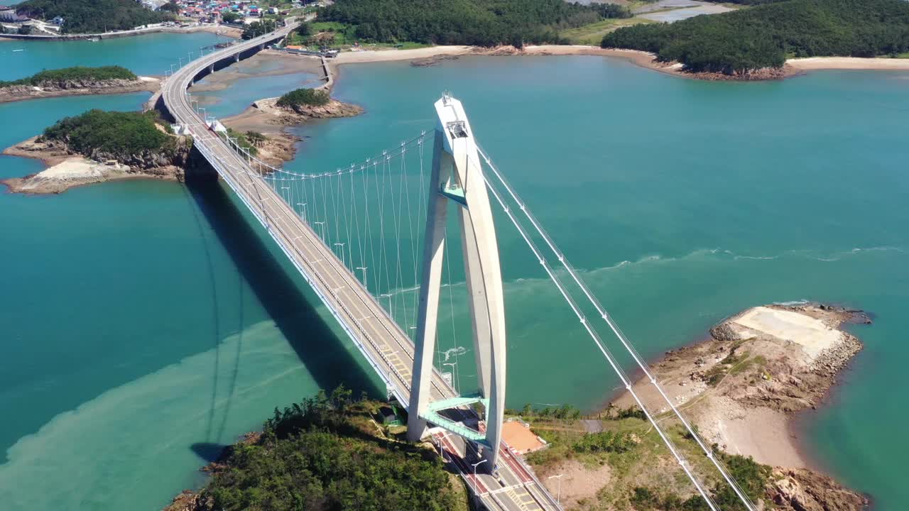 韩国全北郡群山市大高山、高郡山桥和大海的风景视频素材