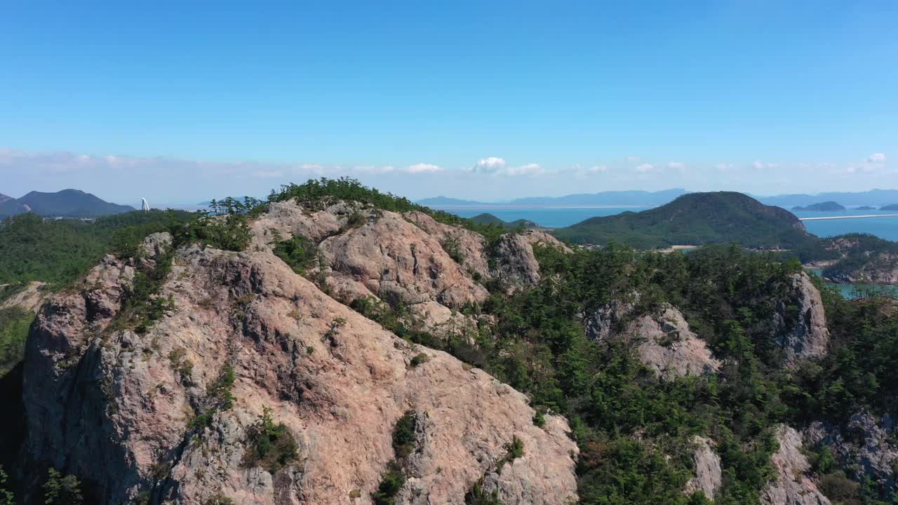 韩国全北郡山市善游桥、善游岛和大海的风景视频素材