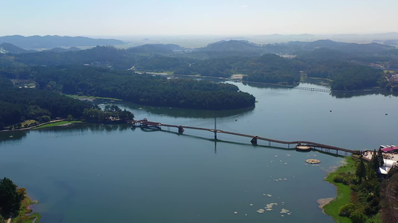 韩国全北郡山市银帕湖公园的风景视频素材