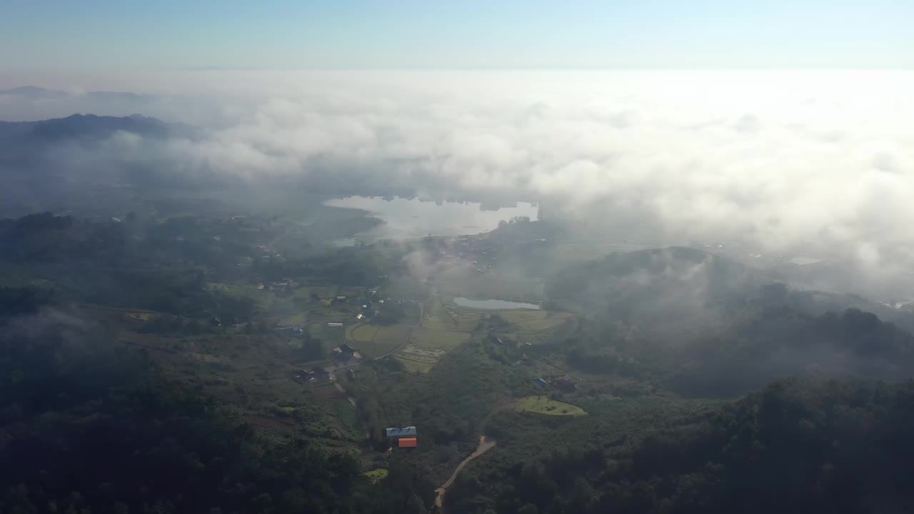 韩国全北郡山市大威水库的云海视频素材