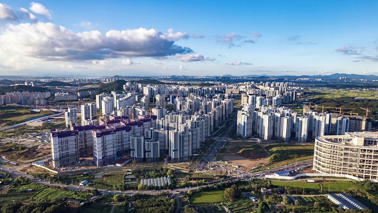 韩国仁川西区公寓周围的风景视频素材