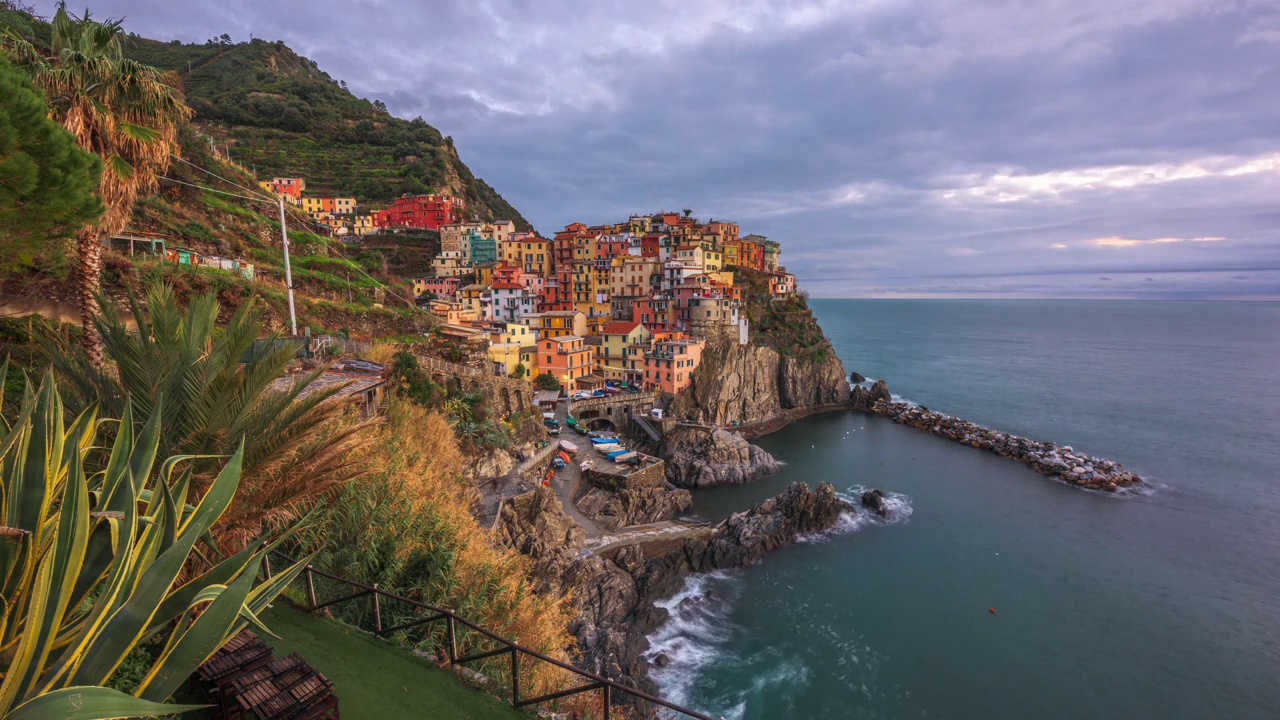 Manarola, La香料，意大利沿海景观在五个国家视频素材