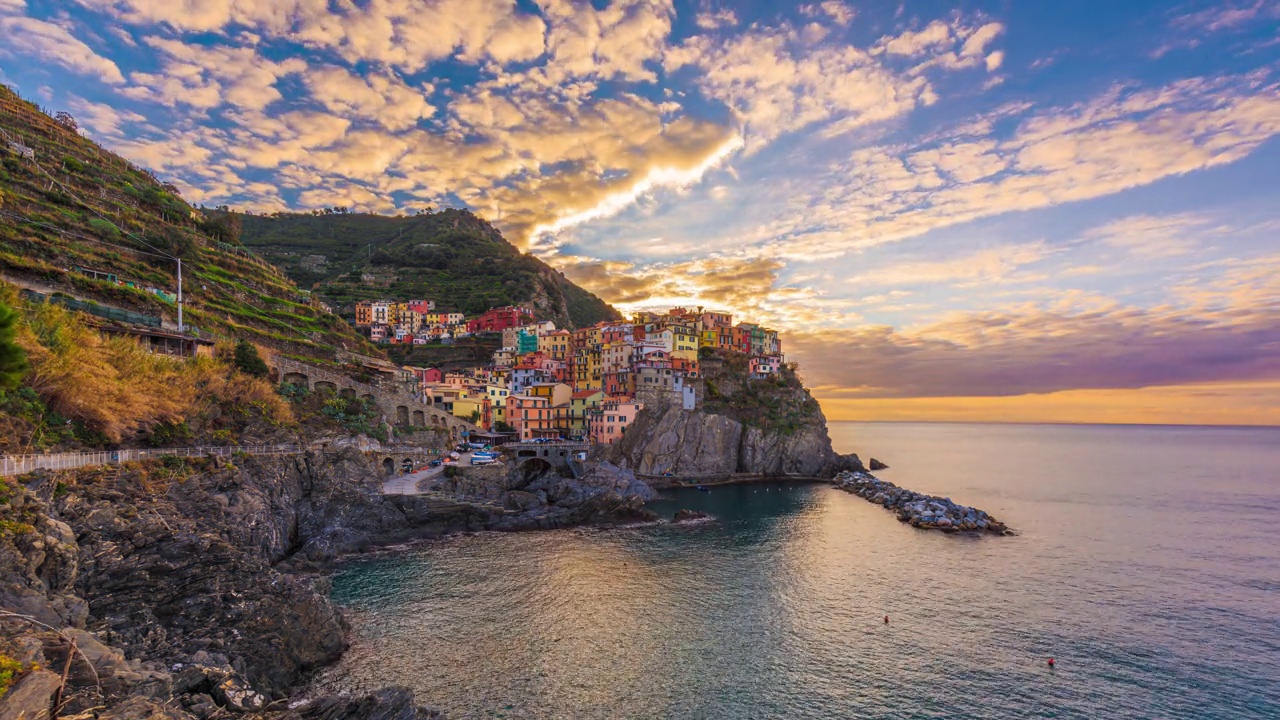 Manarola, La香料，意大利沿海景观在五个国家视频素材