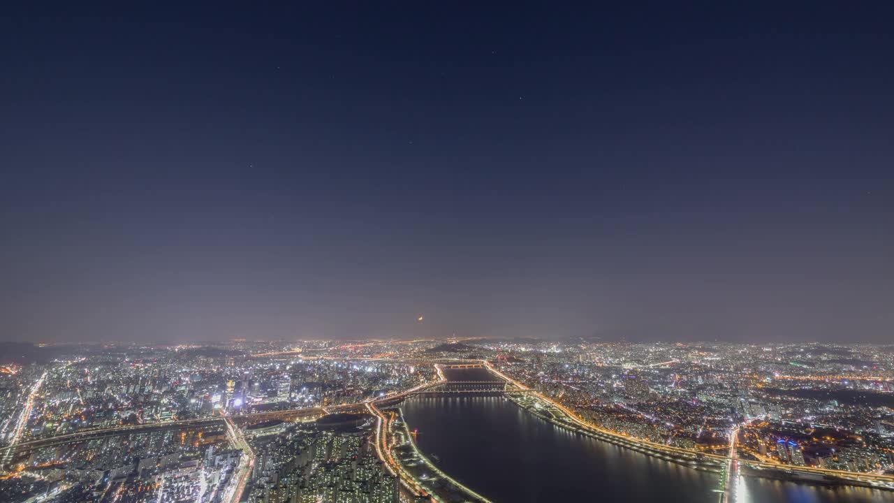 夜景和星星痕迹附近的市中心和汉江/首尔，韩国视频素材