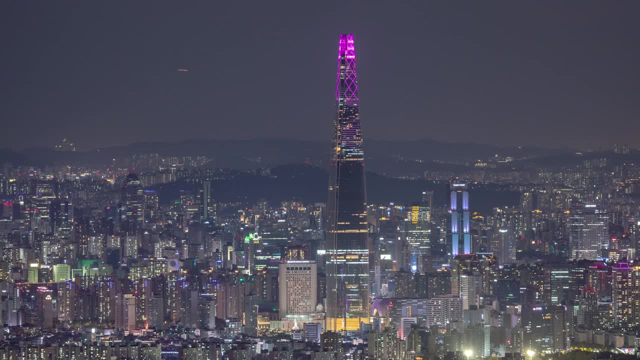 韩国首尔江东区，市中心和乐天世界大厦的夜景视频素材