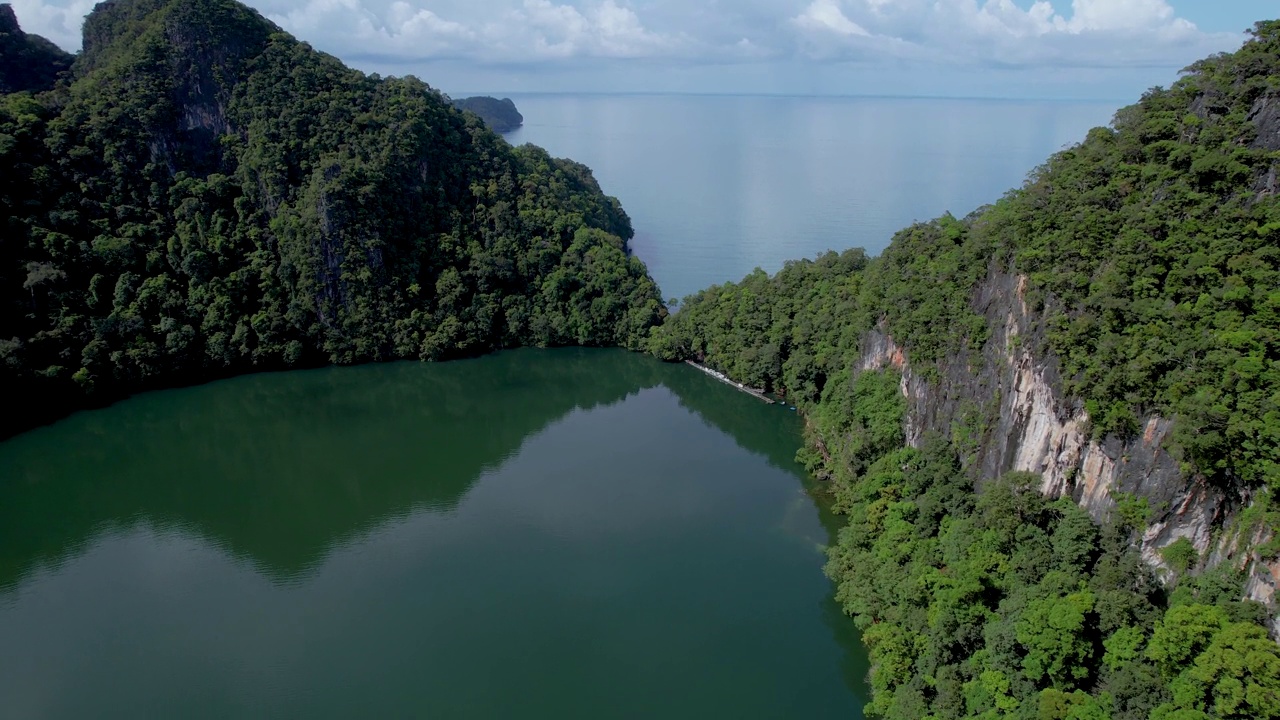 马来西亚兰卡威岛大阳本汀湖的鸟瞰图视频素材