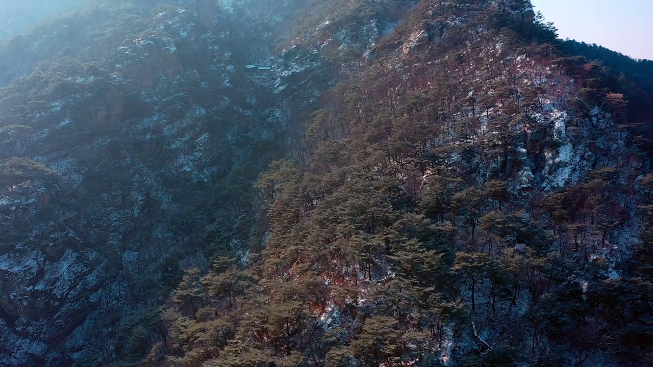 韩国江原道春川市沙马山和僧院寺的风景视频素材