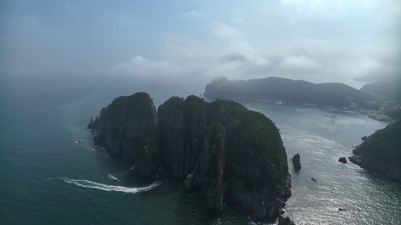 韩国庆尚南道巨济市海金刚列岛周围的景色视频素材