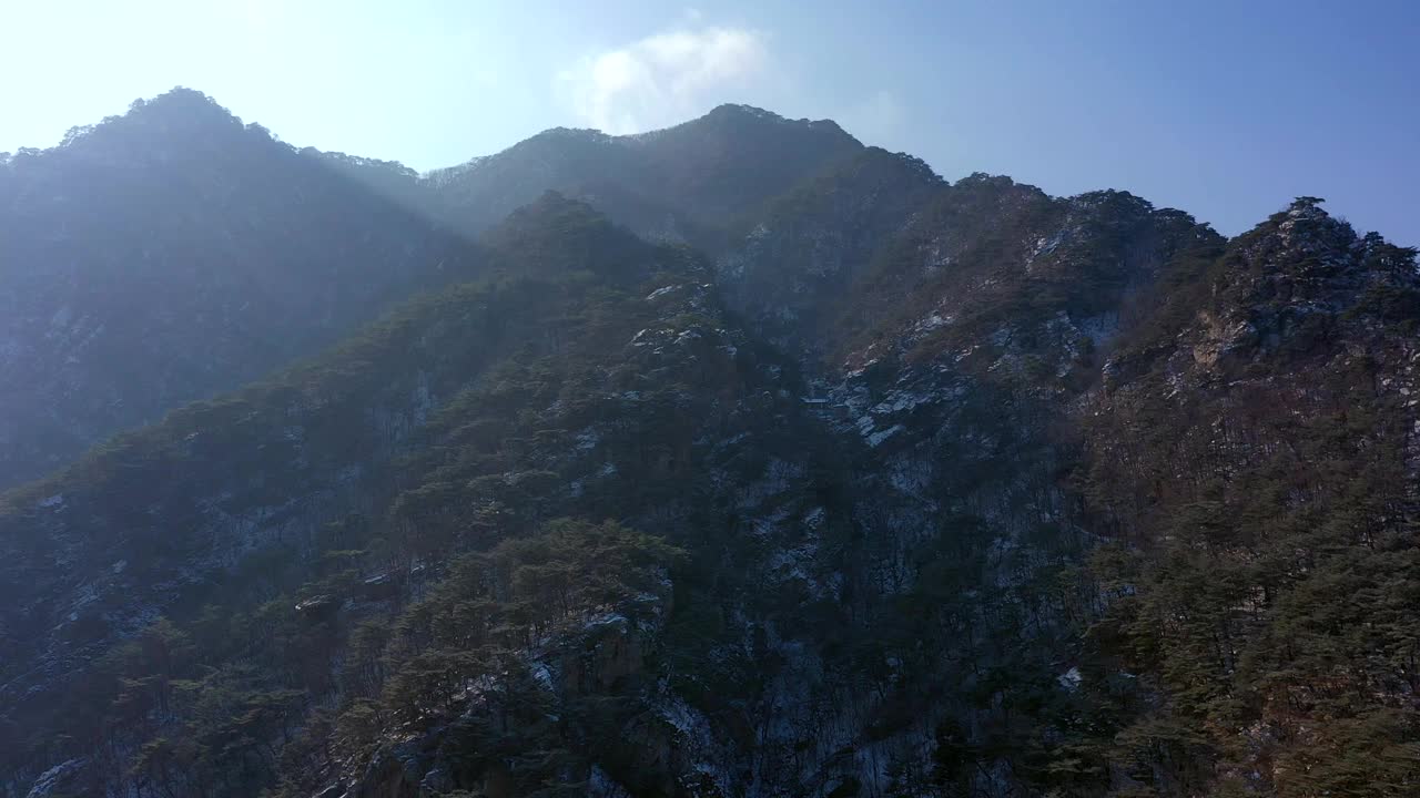 韩国江原道春川市沙马山和僧院寺的风景视频素材