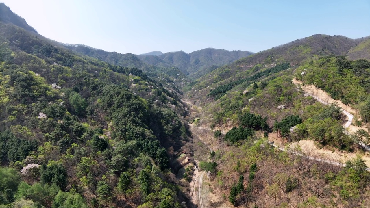 韩国江原道洪川郡古热山周围的风景视频素材