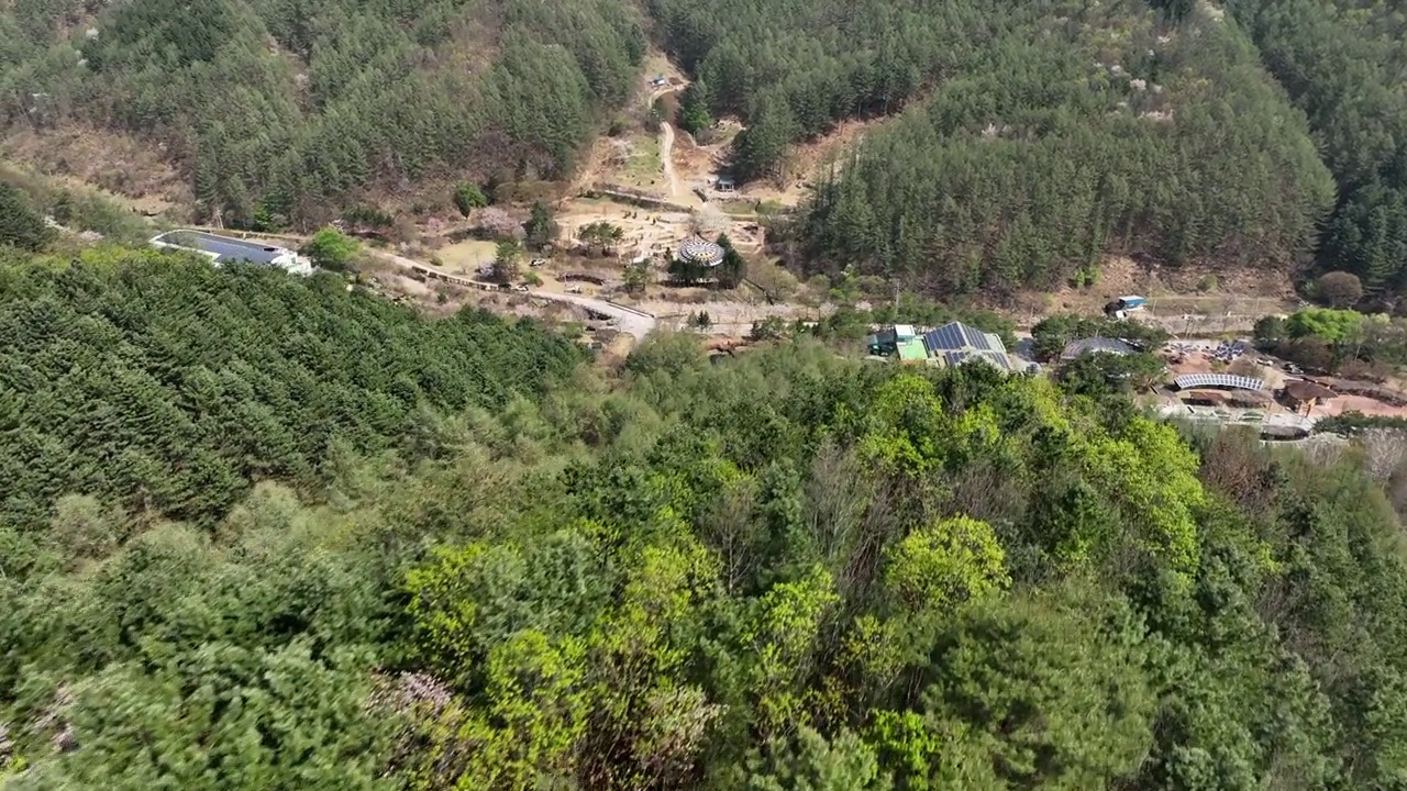 韩国江原道洪川郡九山山、自然环境研究公园和国家生态步道视频素材