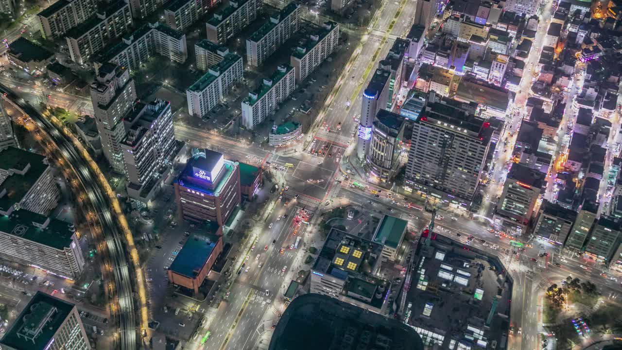 夜景-松坡区厅附近的市中心(十字路)/松坡区，首尔，韩国视频素材