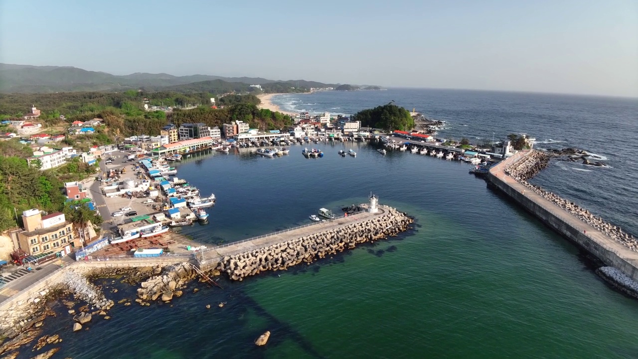 Wonporihaebyeon海滩，Namah-hang港，东海和码头区域/阳阳郡，江原道，韩国视频素材