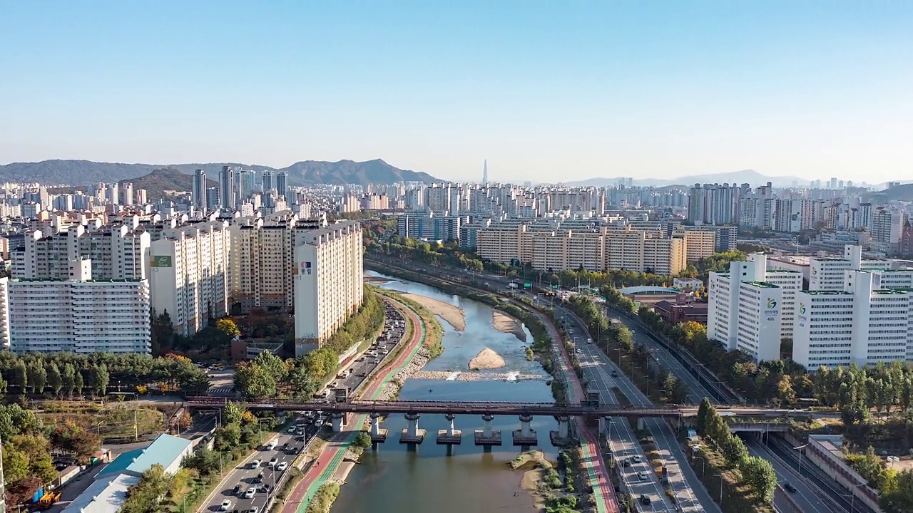 韩国首尔芦原区，庆春线森林公园和中浪川周围的风景视频素材