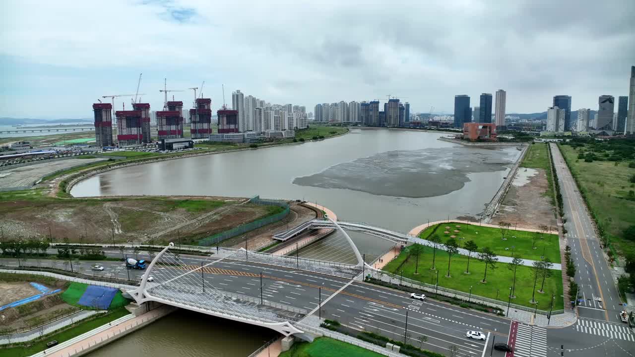 韩国仁川，延寿区松岛海滨周围的风景视频素材