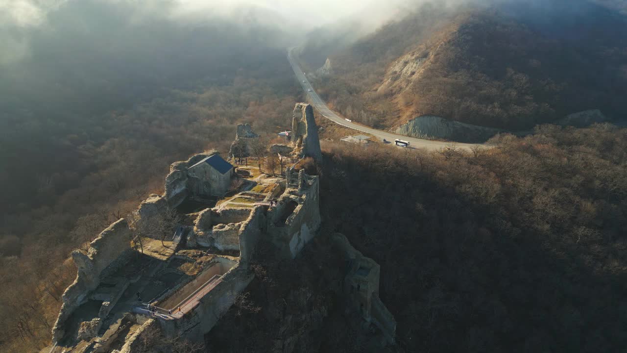 乌贾尔马要塞的古代遗迹鸟瞰图。格鲁吉亚的卡赫蒂地区视频素材