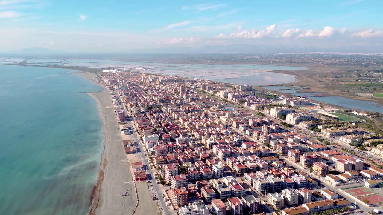 西班牙沿海城市圣波拉的空中视角。视频素材