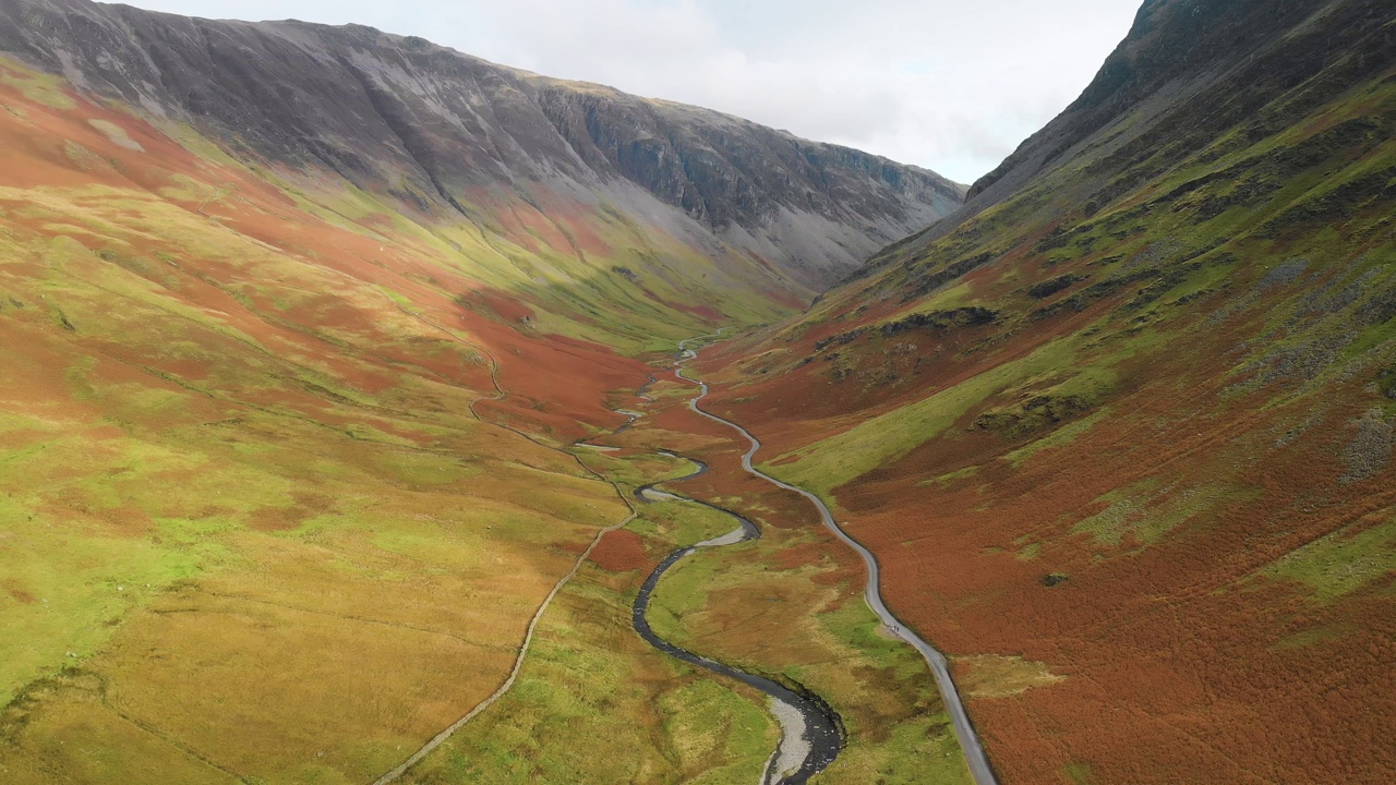 俯瞰著名的Honister山口，湖区地区，英国视频素材