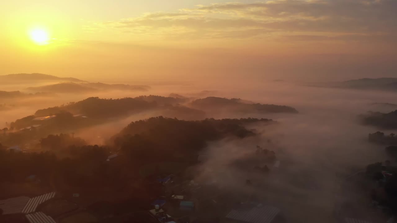 日出和云海在华城湖/华城市，韩国京畿道视频素材