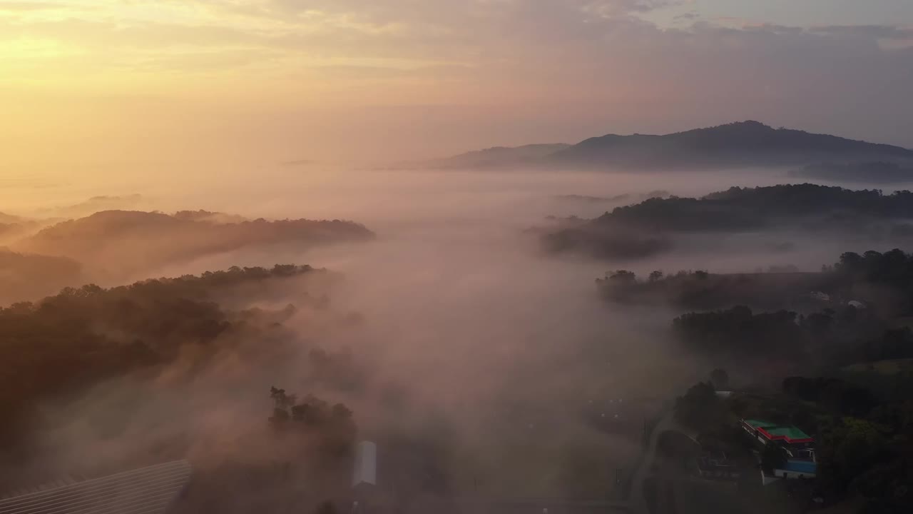 云海和日出在华城湖/华城市，韩国京畿道视频素材