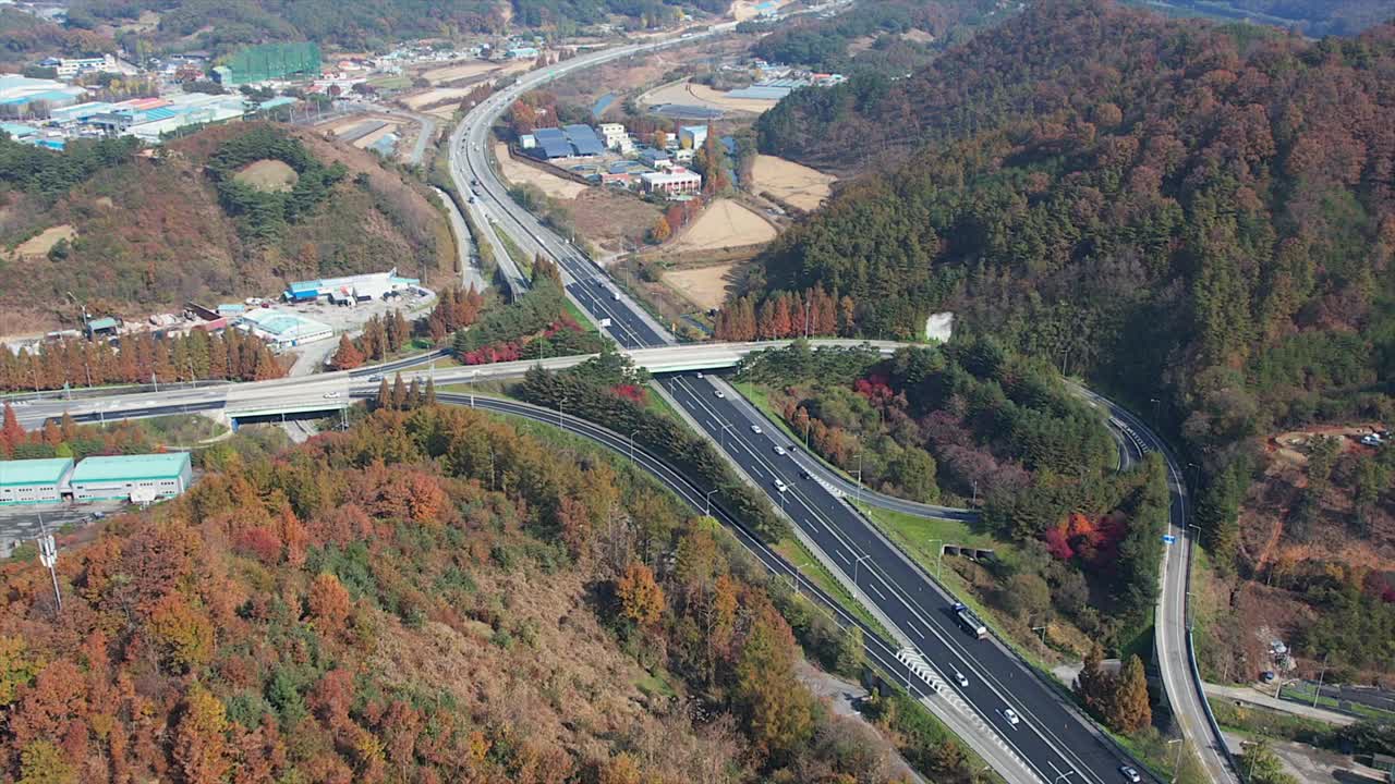 忠清南道鸡龙市鸡龙立交和湖南高速公路周边地区视频素材