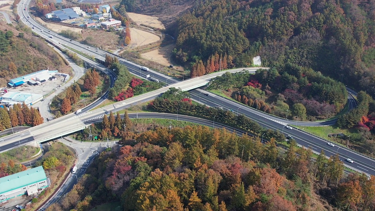 忠清南道鸡龙市鸡龙立交和湖南高速公路周边地区视频素材