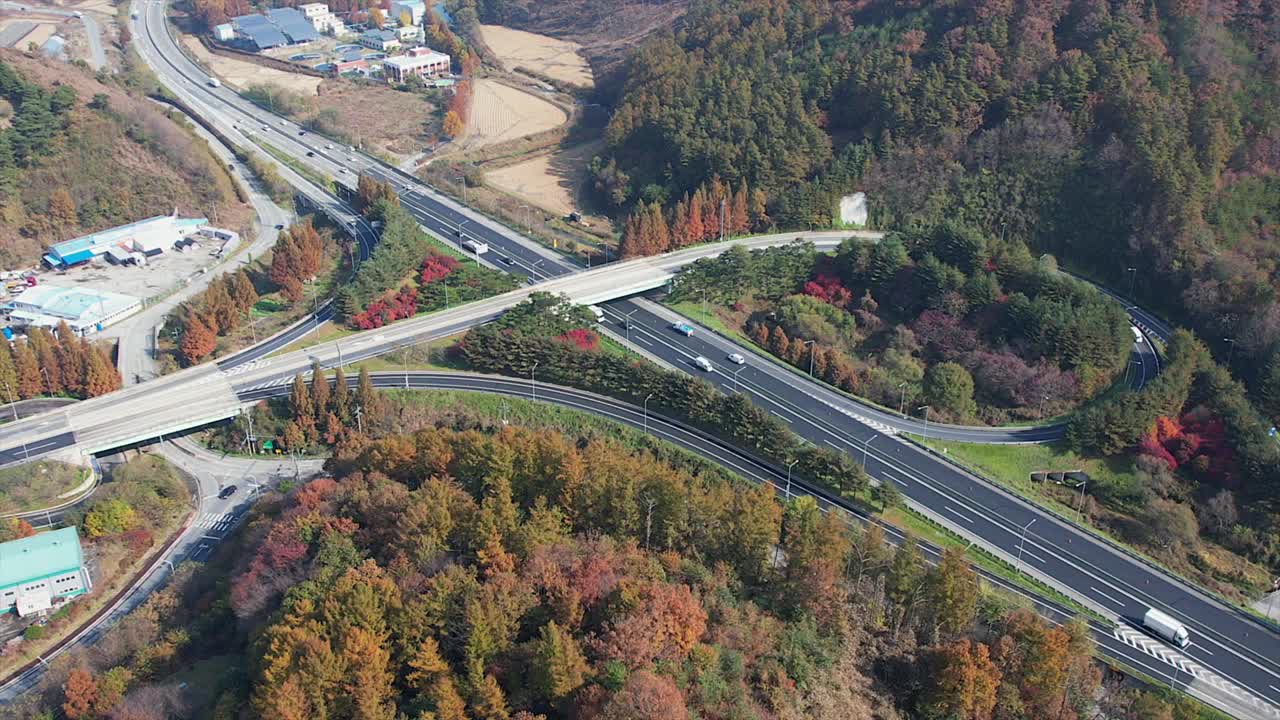 忠清南道鸡龙市鸡龙立交和湖南高速公路周边地区视频素材