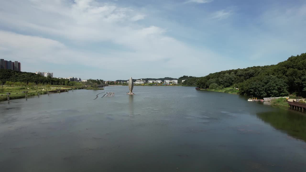 韩国京畿道华城市，东滩湖公园周围的风景视频素材