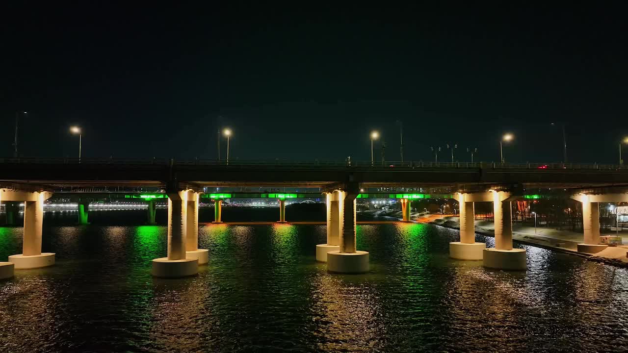 汉江夜景、天河大桥和光井桥/韩国首尔视频素材