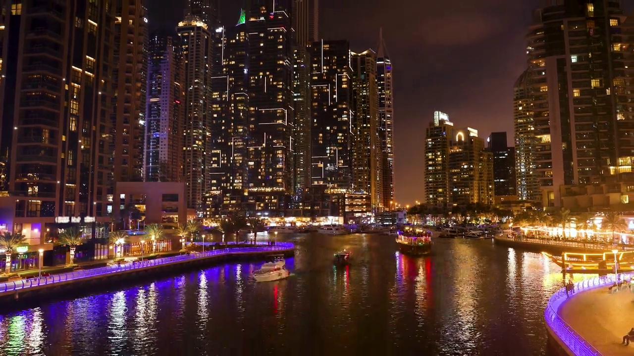 迪拜码头的夜景。时间流逝视频素材