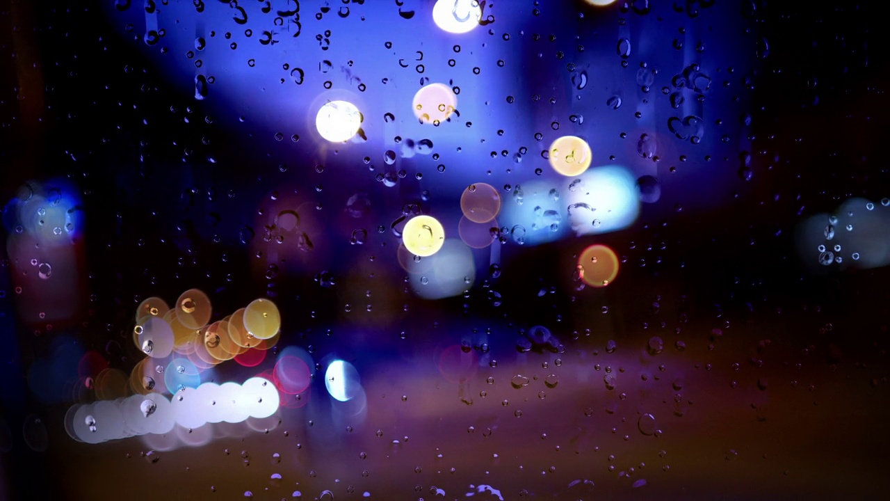 暴雨中雨水顺着窗户流下视频素材