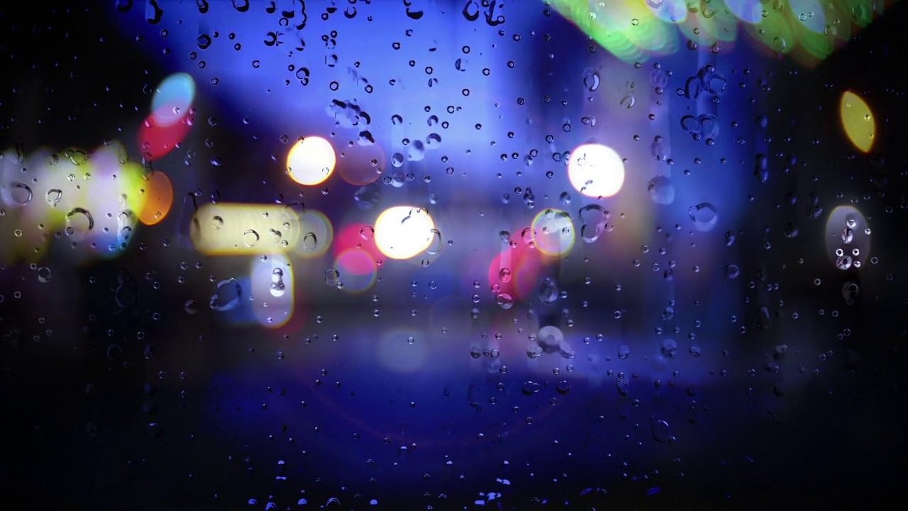 雨水顺着窗户流下来，背景很不均匀视频素材