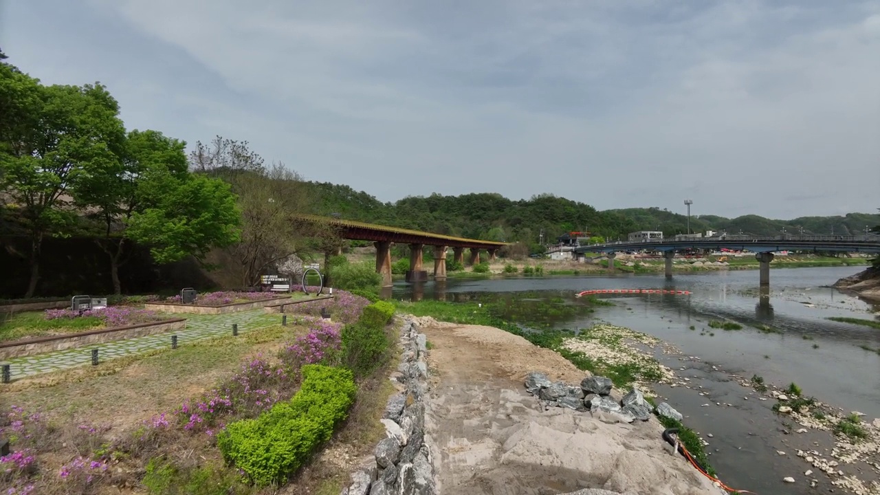 韩国江原道原州市，小金山，西江河和轨道自行车视频素材