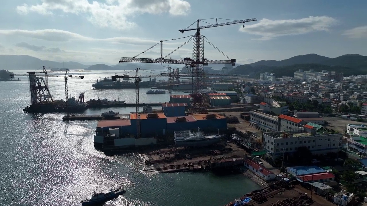 海洋，造船厂和船只/ Tongyeong-si，庆南道，韩国视频素材