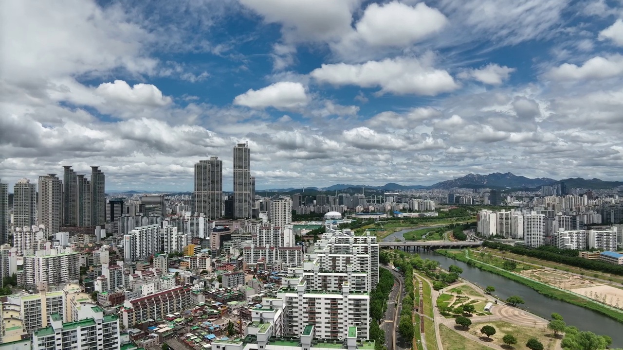 韩国首尔，木洞区/阳川区周围的公寓大楼视频素材