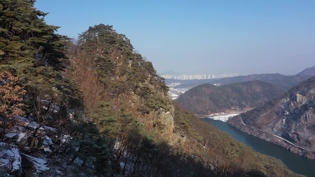 韩国江原道春川市沙马山、Bungeoseom岛和北江江的风景视频素材