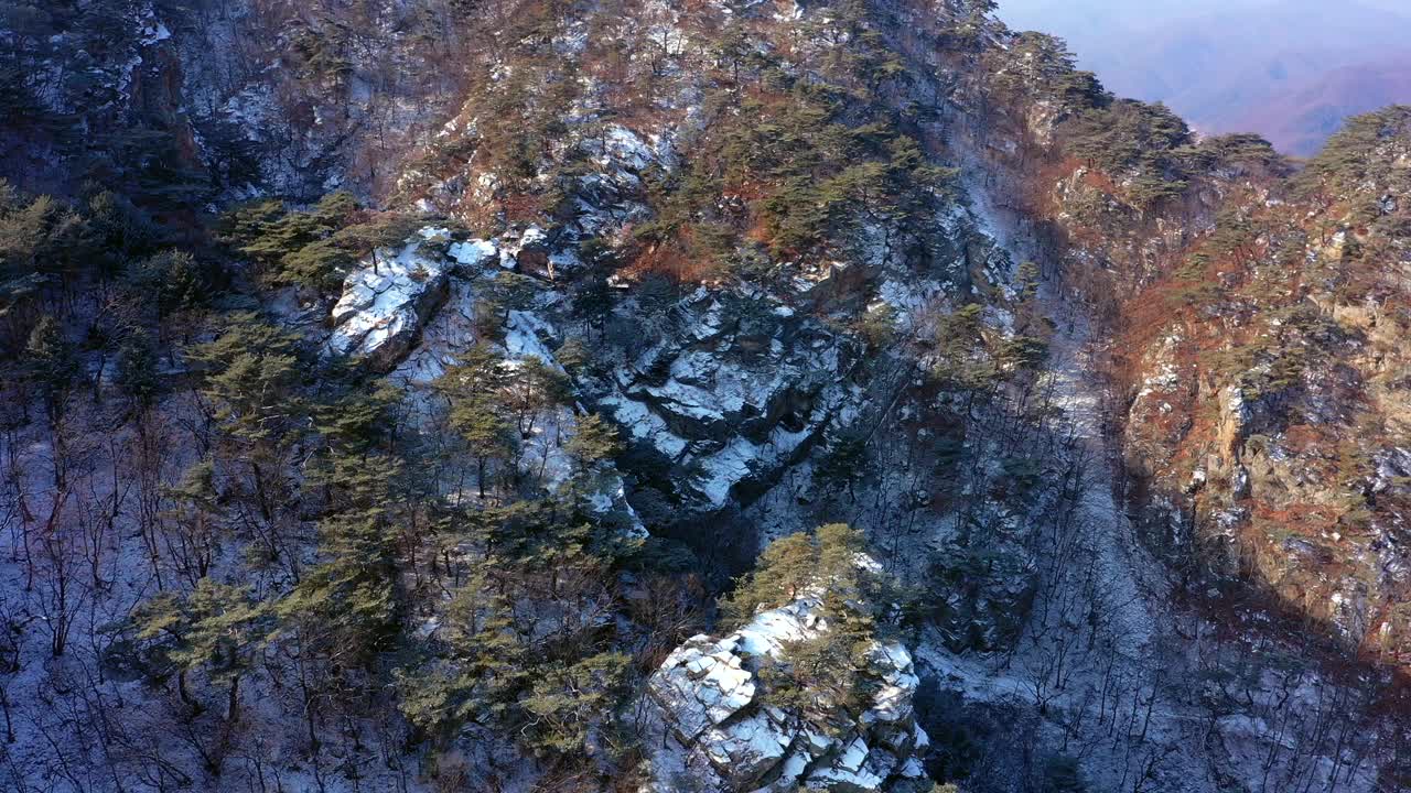 韩国江原道春川市沙马山和僧院寺的风景视频素材