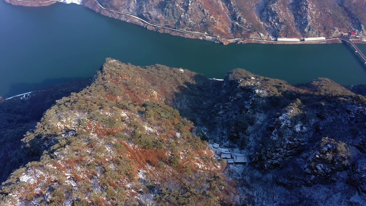 韩国江原道春川市沙马山、僧院寺、北江江和叶庆春路视频素材