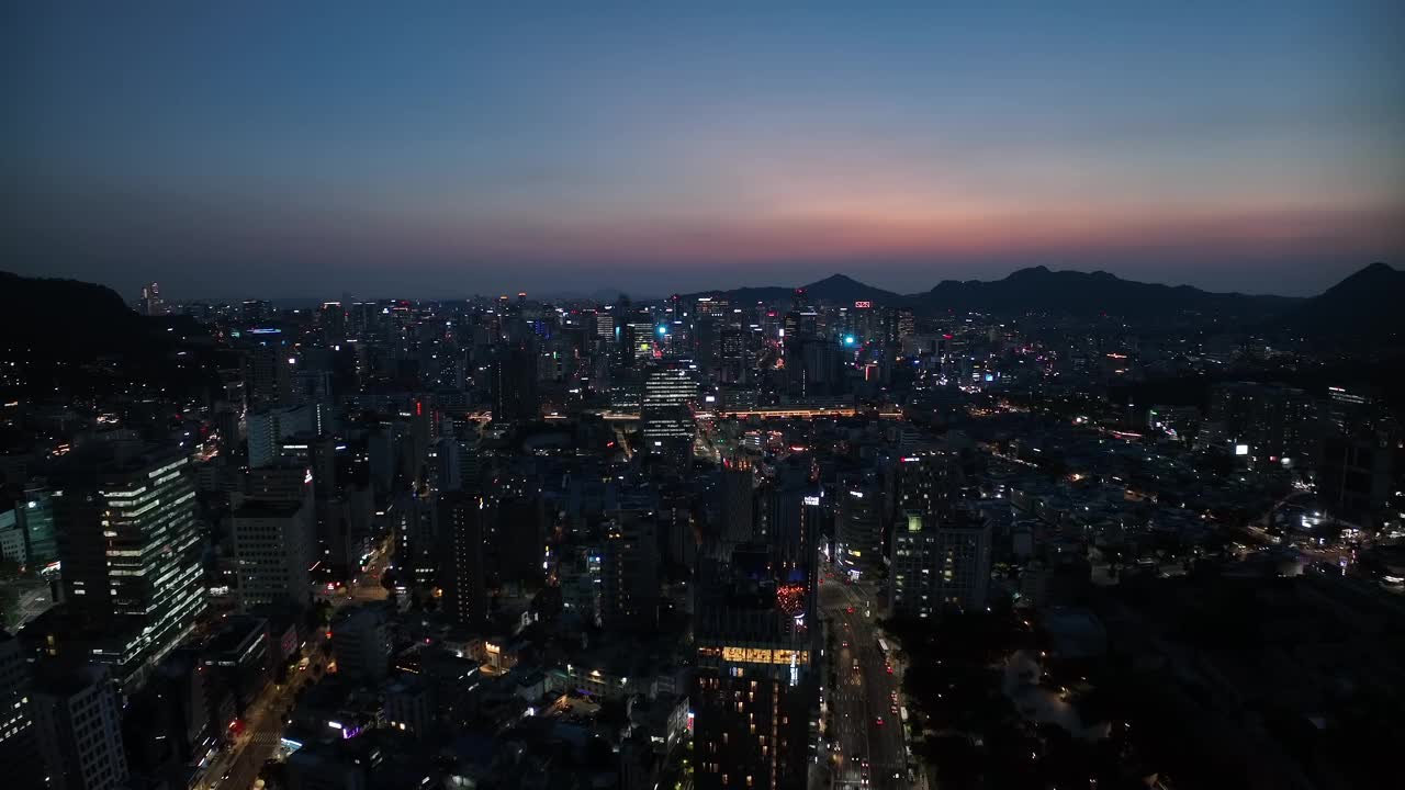 韩国首尔中区乙支路周围的夜景视频素材