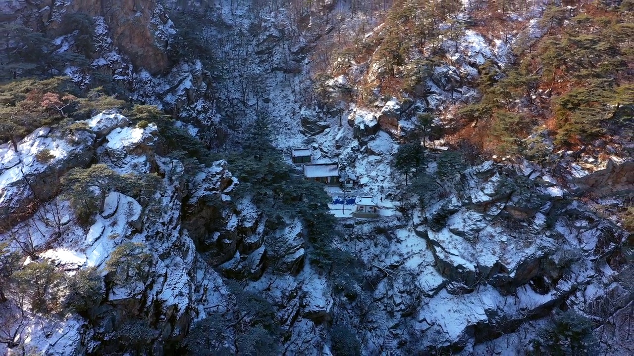 韩国江原道春川市沙马山和僧院寺的风景视频素材