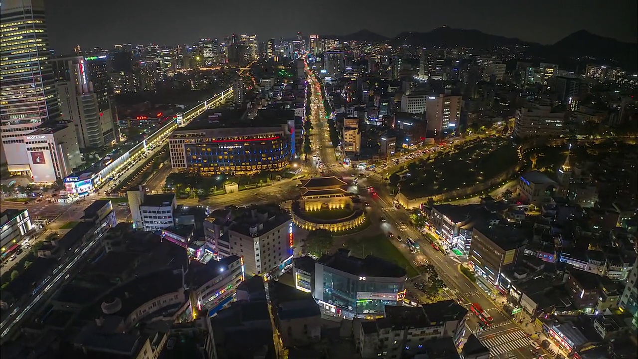 兴之门(东大门)周围的夜景，韩国首尔钟路区视频素材