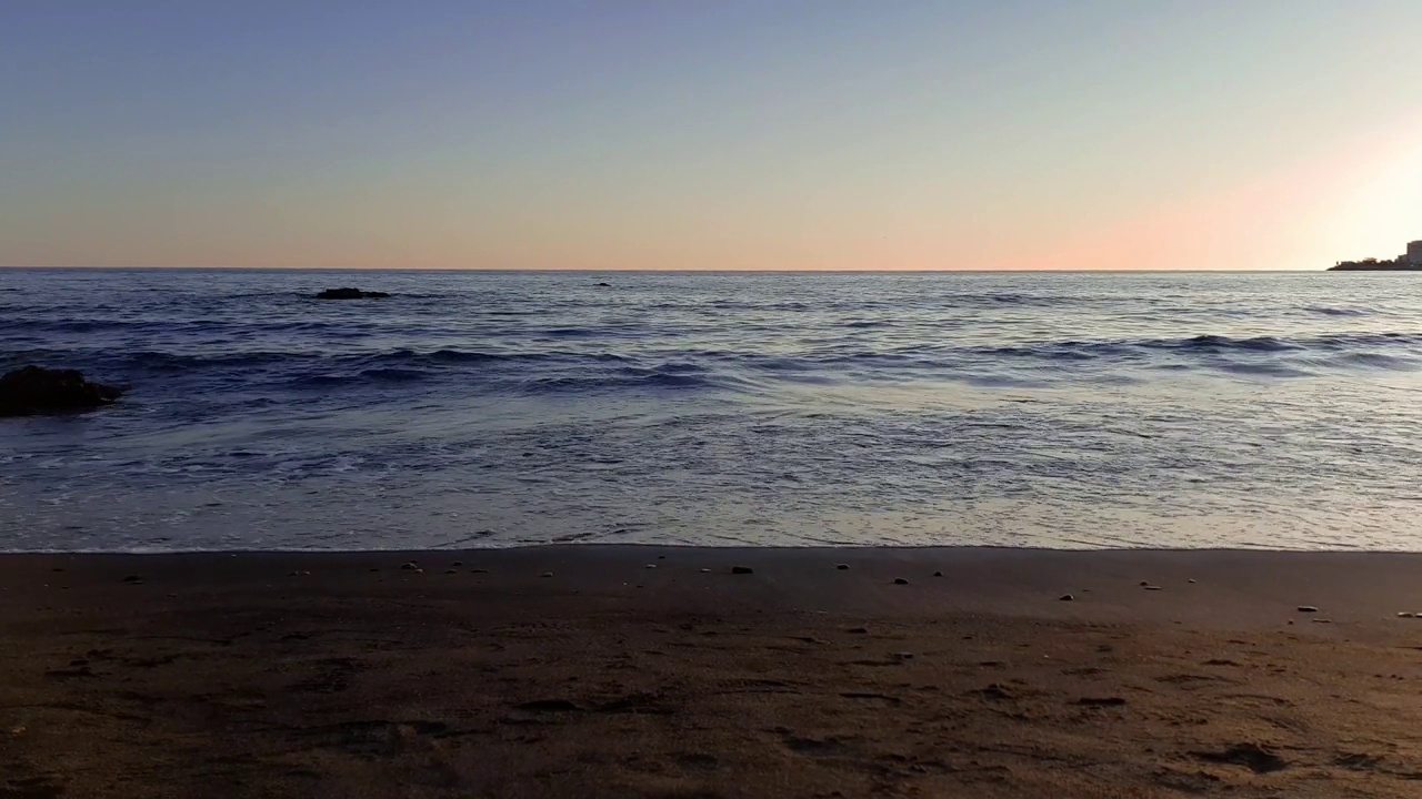 Vibrant sunset with orange and yellow colors. Sunset at Calabajío beach in Almuñécar. Granada视频下载