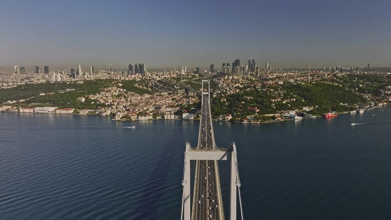 Istanbul Turkey Aerial v64 cinematic drone flying straight above martyrs bridge across bosphorus strait towards ortaköy neighborhood capturing beşiktaş cityscape - Shot with Mavic 3 Cine - July 2022视频素材