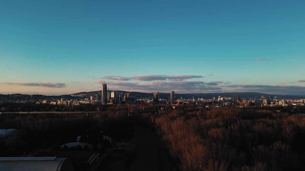 布拉迪斯拉发的夜景，欧洲首都斯洛伐克的美丽景色视频素材