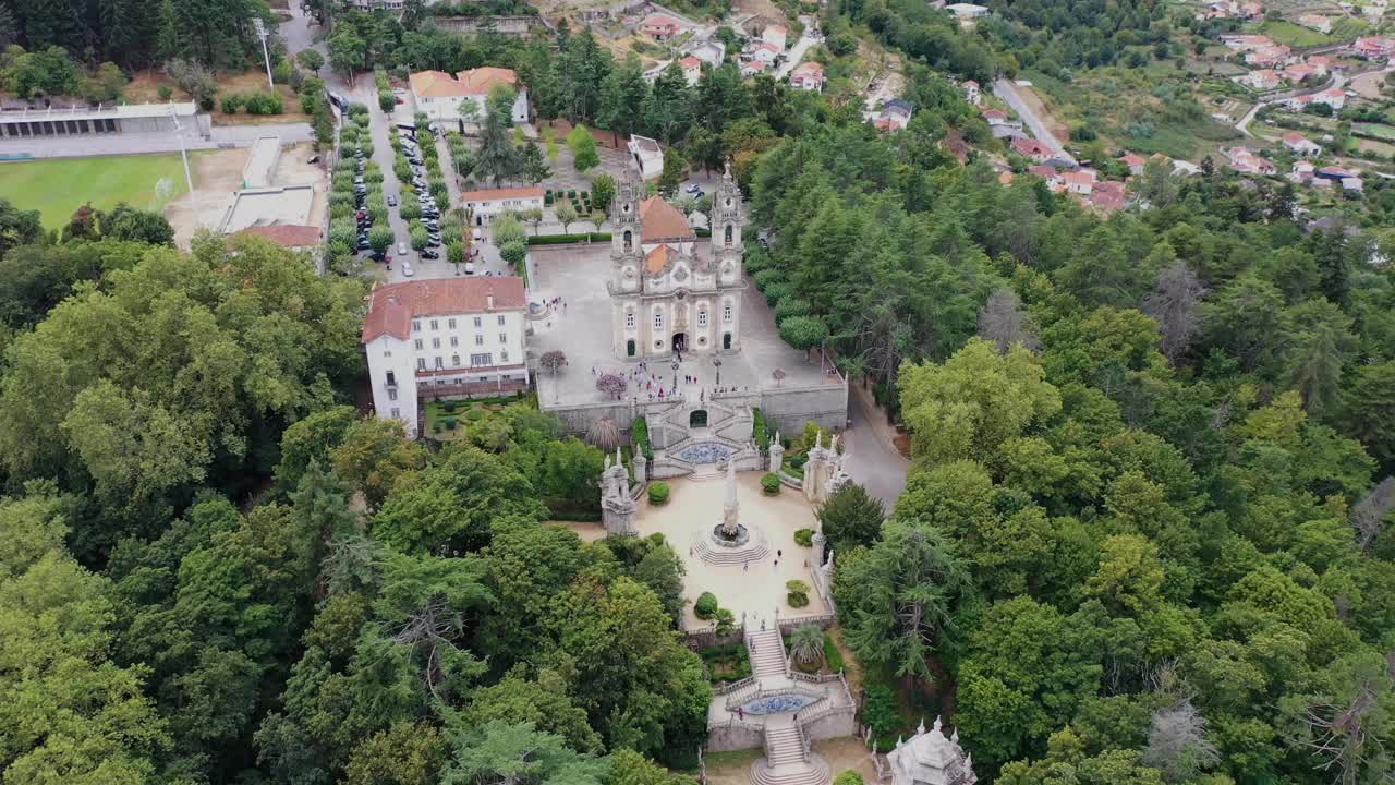 葡萄牙布拉加山教堂的鸟瞰图。
。视频素材