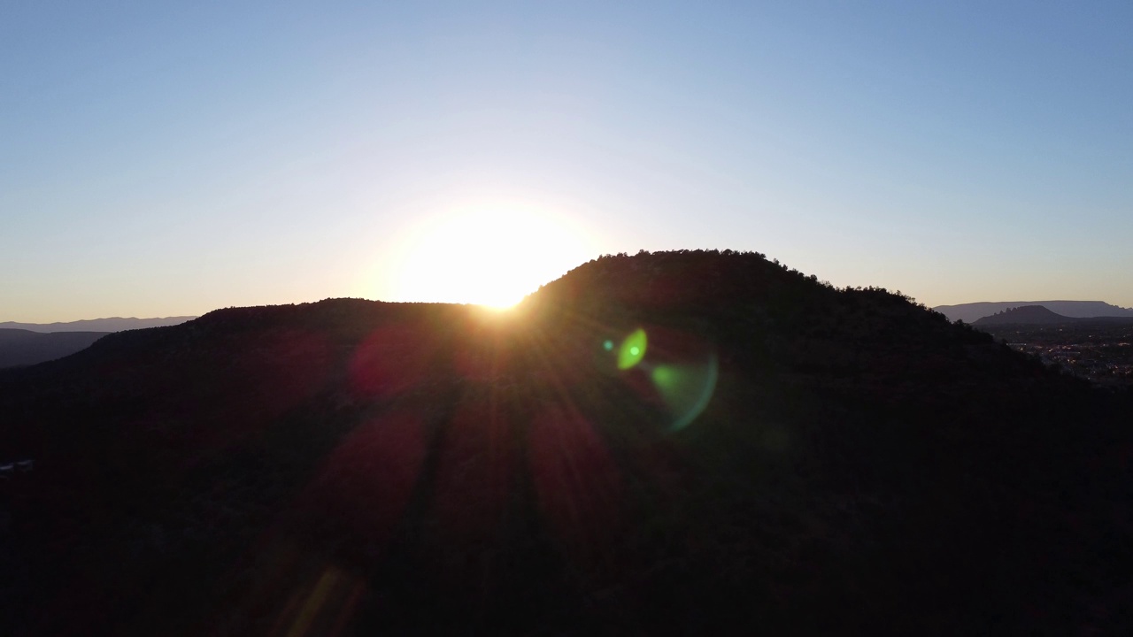 太阳从山顶落下视频素材